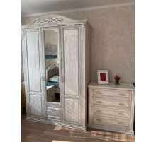 Трехстворчатый шкаф для одежды Венеция MUR-101-03 st с зеркалом Трехстворчатый шкаф для одежды Венеция MUR-101-03 st с зеркалом